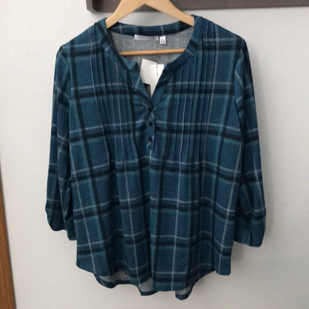 Notations petite blouse, front pleats, button tan 3/4 sleeves, soft fabr…
